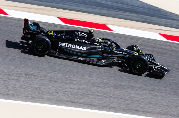 Lewis Hamilton mengalami kesulitan pada tes F1 2023 Bahrain hari kedua, Jumat (25/2)