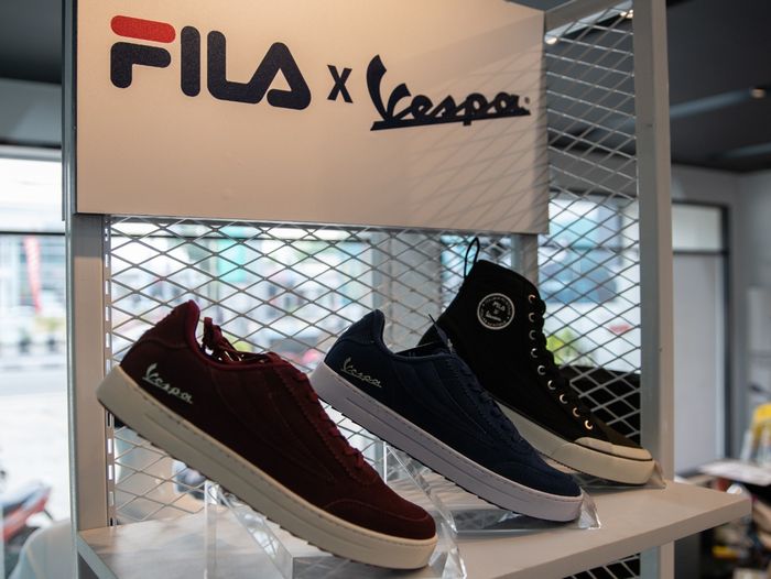 Sepatu Fila x Vespa