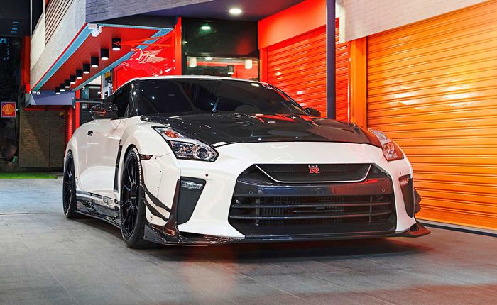 Aura racing Nissan GT-R R35 terpancar dari body kit Top Secret