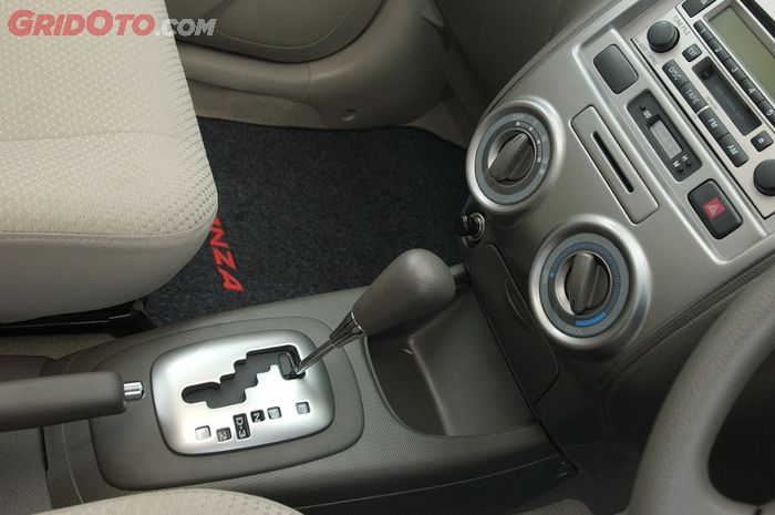 Ilustrasi tuas transmisi matik di Avanza