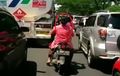 Jangan Ditiru! Ibu Berkonde  Naik Motor Gak Pakai Helm, Videonya Viral