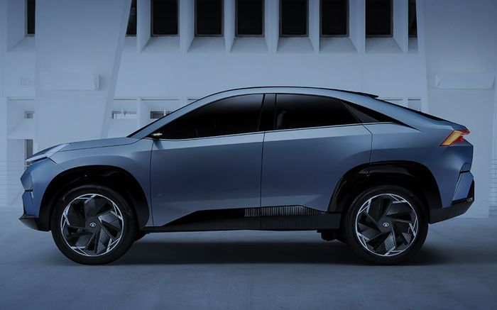 Tata Curvv memiliki bodi SUV coupe empat pintu.