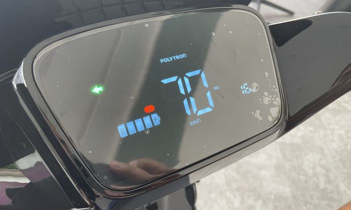 Panel indikator Polytron FOX 200 sederhana saja