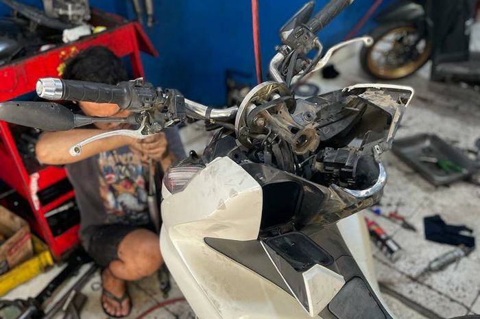 Ganti komstir Honda PCX 160 tanpa bongkar body 