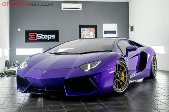 Lamborghini yang dicat menggunakan Peeble Paint System (PPS)