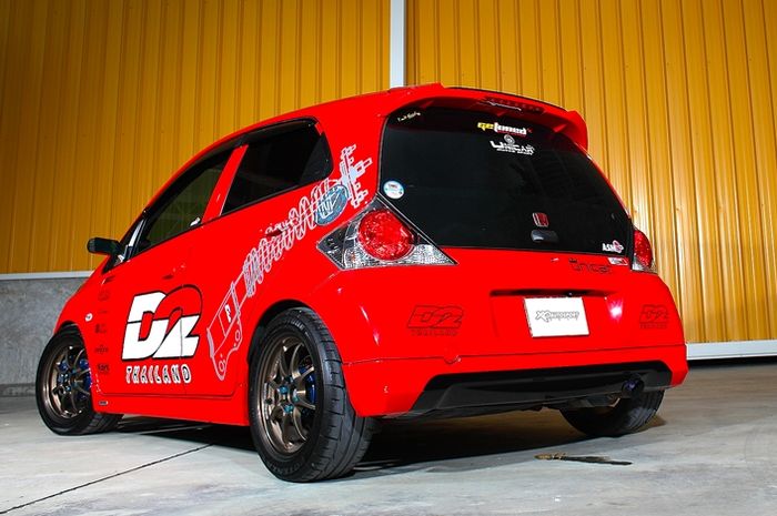 Modifikasi Honda Brio lawas street racing juga sudah ganti mesin