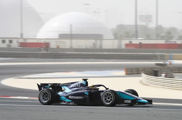 Saat balap F1 Bahrain, sirkuit Sakhir juga menggelar balap F2. Semua yang datang ke acara ini akan diperiksa ketat terkait virus Corona