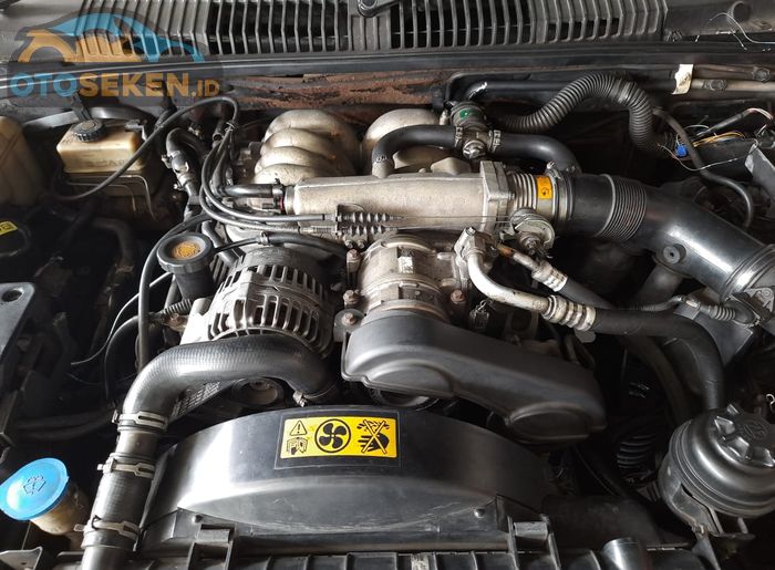 Mesin 4.600 cc V8 Range Rover HSE generasi kedua