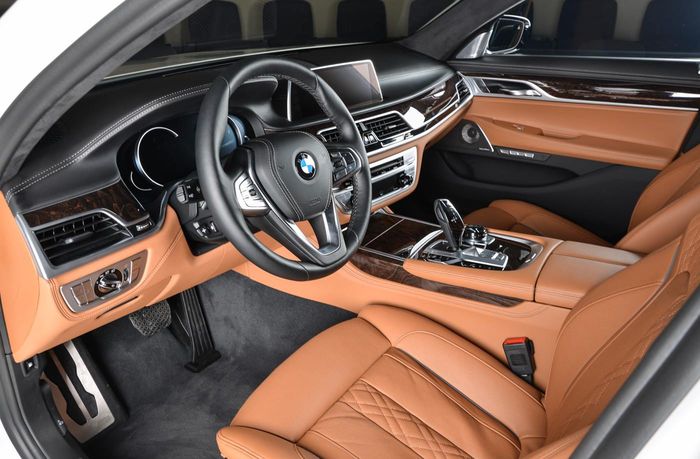 Kabin BMW 740Le