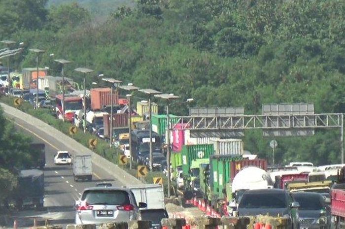Ilustrasi, Kemacetan di Jalan Tol Cipularang