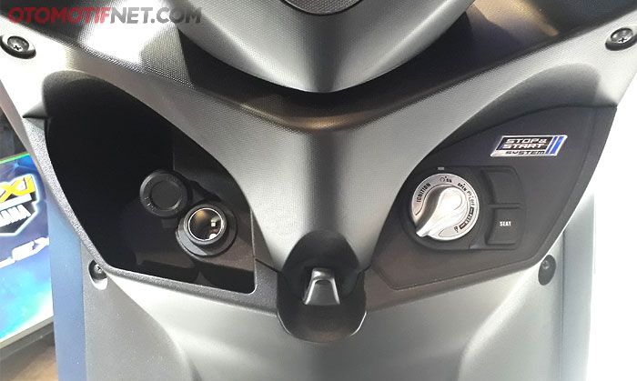 Colokan listrik pada Yamaha Lexi S seperti Aerox 155 VVA