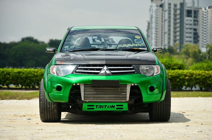 Mitsubishi Triton lama drag race juga upgrade mesin dan interior