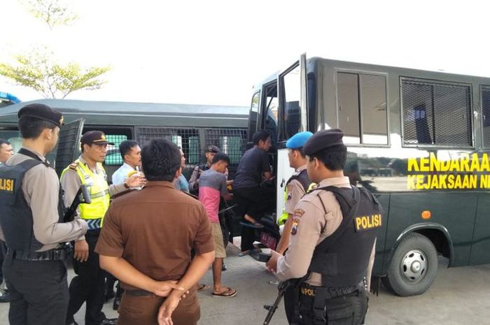 Mobil Transpas mogok, 16 narapidana nebeng mobil tahana kejaksaan kebumen