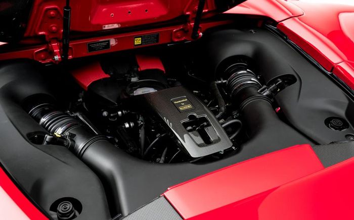 Mesin modifikasi Ferrari F8 Spider bertenaga 880 dk dan torsi puncak 960 Nm