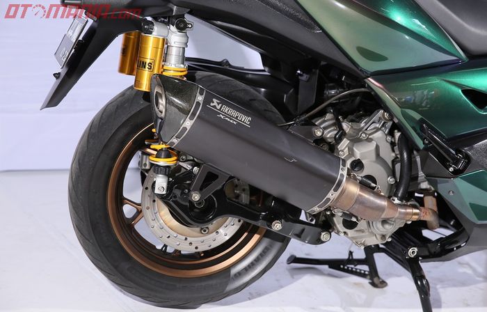 Pakai knalpot Akrapovic dan upgrade mesin jadi 300cc