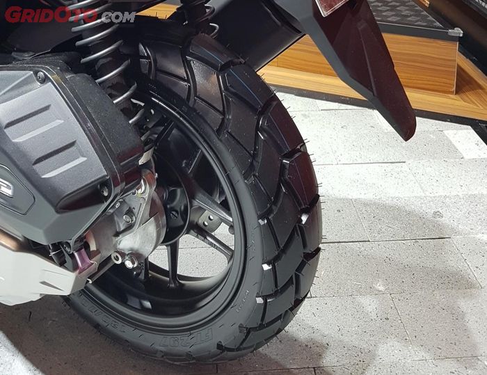 Ban belakang standar Honda ADV150 