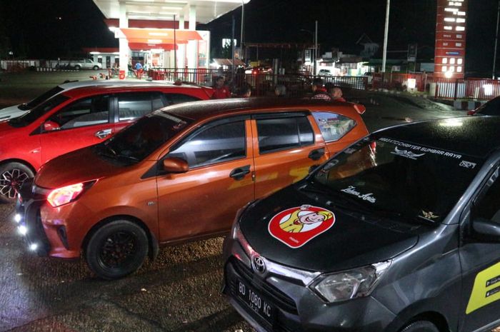 Mobil para member Komunitas Toyota Calya Indonesia (KTCI) Chapter Sumatera Barat Raya