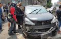 Diduga Tabrak Lari, Grand Livina Malah Terjebak Di Jalur Busway