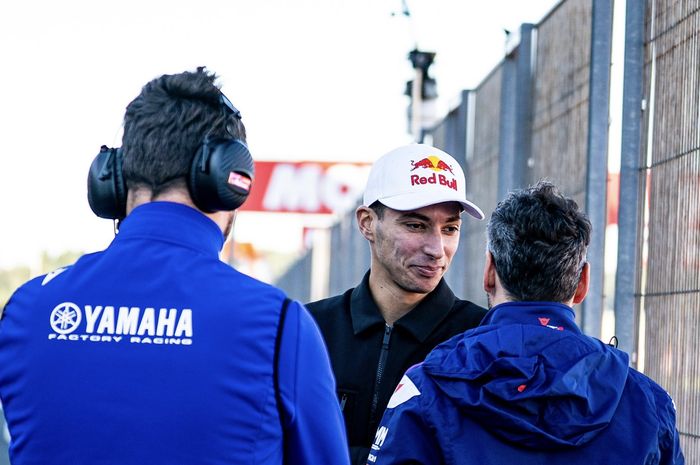 Pembalap baru Prima Pramac Yamaha, Toprak Razgatlioglu, di sela-sela tes MotoGP Valencia 2025 di Sirkuit Ricardo Tormo, Valencia, Spanyol, Selasa (18/11/2025).