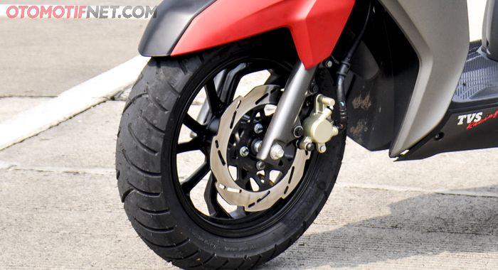 Cakram depan 220 mm model wavy lebih sporty di TVS Ntorq