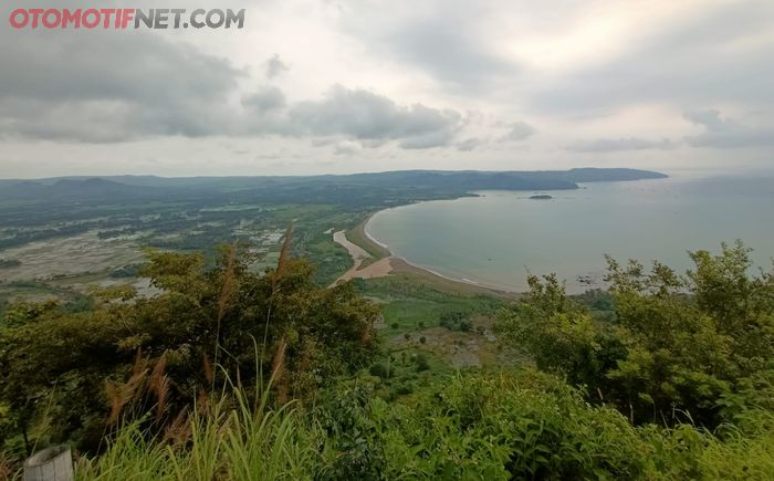 Pemandangan indah di Puncak Darma Geopark Ciletuh