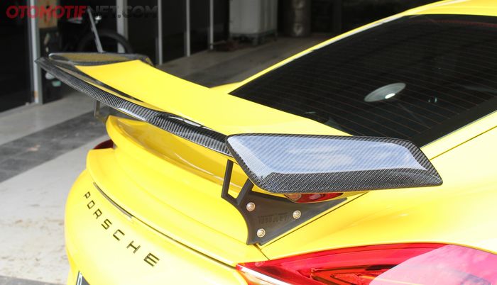 GT wing Tech Art ditambahi panel carbon buatan Autospot