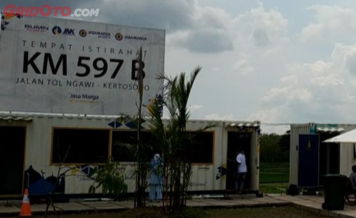  Rest area KM 597 yang terletak di jalan Tol Ngawi-Kertosono jalur B arah Ngawi.