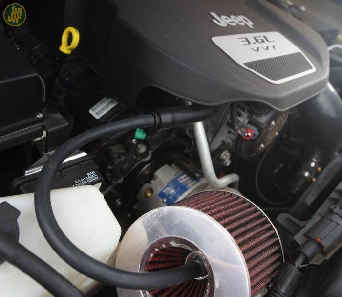 Mesin V6 Pentastar 3.600 cc milik Jeep JK Wrangler ini ditambah Ripp Supercharger. 