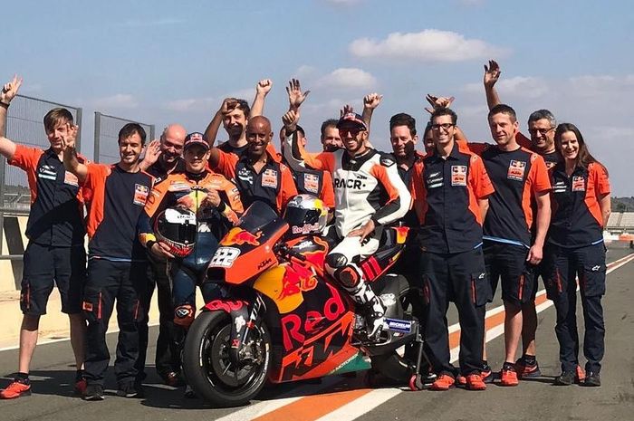 Antonio Cairoli menjajal motor MotoGP KTM RC16 di sirkuit Valencia bukan berarti akan berlaga di MotoGP