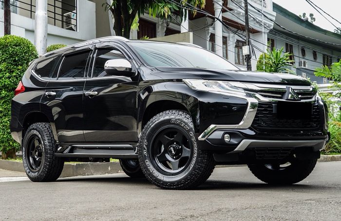 Ilustrasi Mitsubishi Pajero Sport yang klop pakai cross bar lansiran Oto Rack