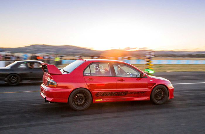 Di atas roda tenaga Mitsubishi Evo VIII dikalim tembus  1.150 dk