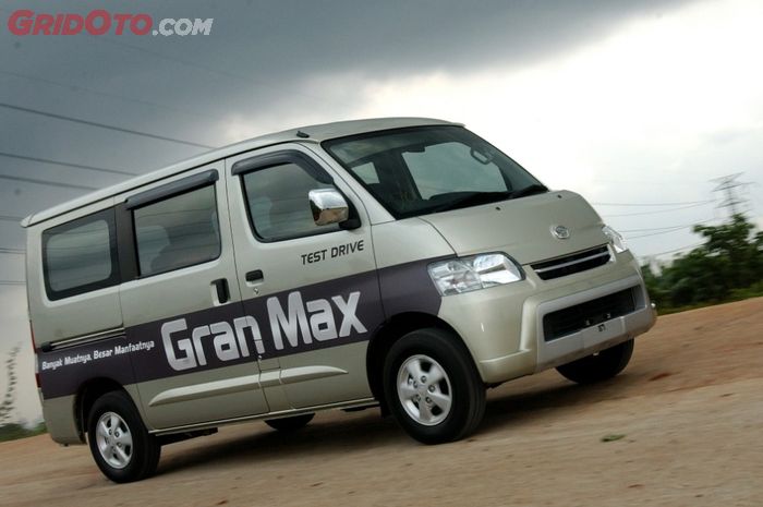  Mobil bekas Daihatsu Gran Max Minibus