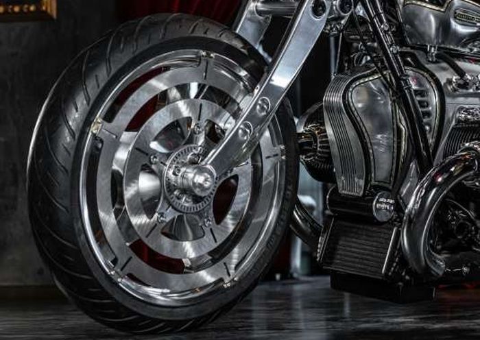 Cakram rem dan kaliper dibuat handmade