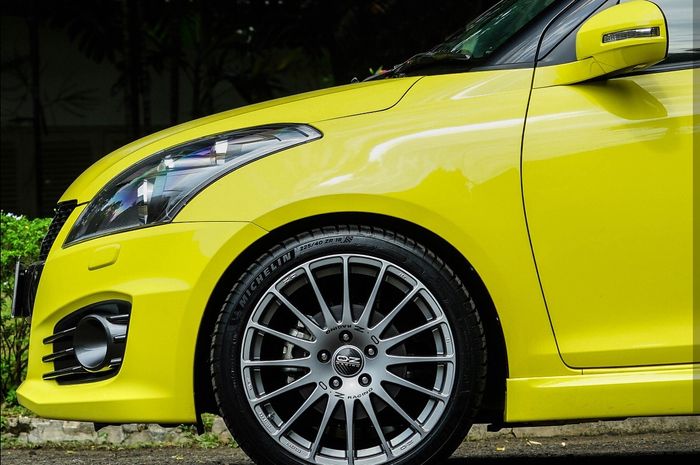 Suzuki Swift pilih pelek OZ Superturismo GT ring 18 inci dan ban Michellin