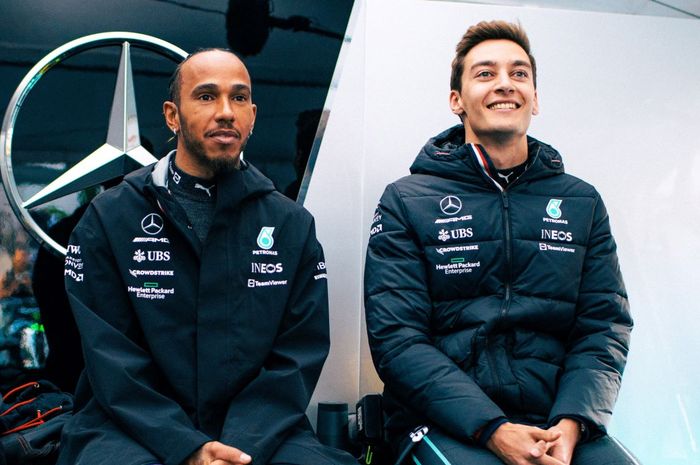 Pembalap tim Mercedes, Lewis Hamilton dan George Russell