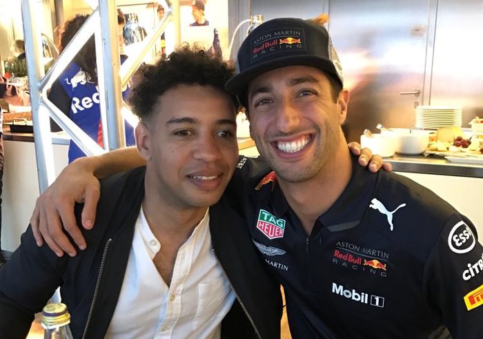 Charaf bersama pembalap tim Red Bull Racing, Daniel Ricciardo