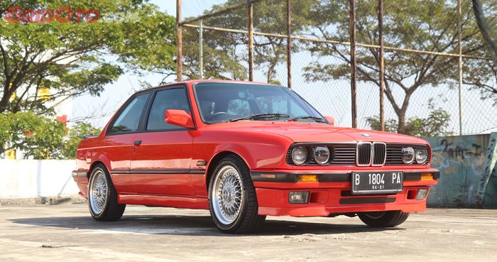 BMW 320i E30 1990