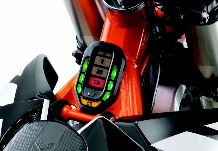 Panel indikator penunjuk daya listrik di KTM Freeride X-XC