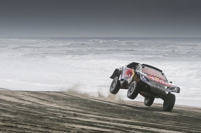 Sebastian Loeb memenangkan stage 4 Reli Dakar 2018