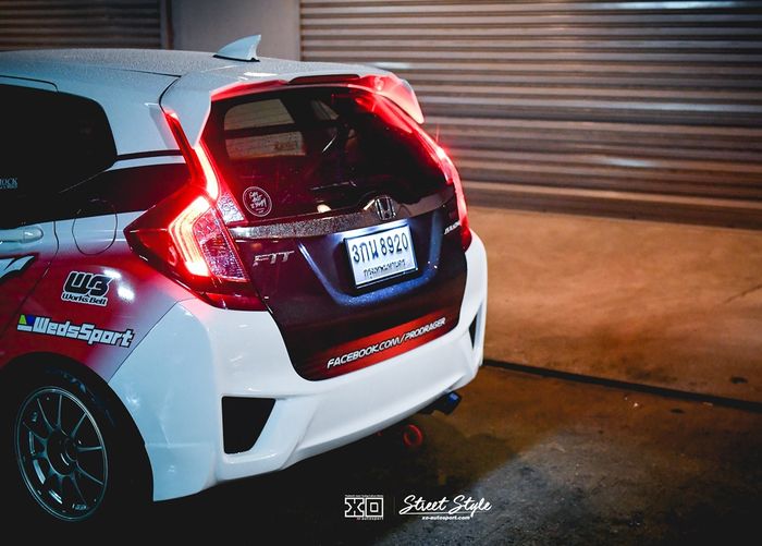 Tampilan depan modifikasi Honda Jazz GK5 adopsi part-part Fit RS