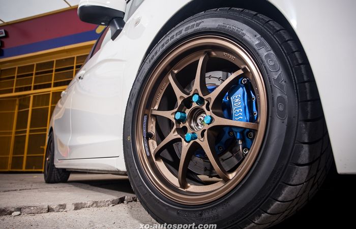 Modifikasi Honda Jazz GK5 ditopang pelek Volk Racing CE28 ukuran 15x7 inci