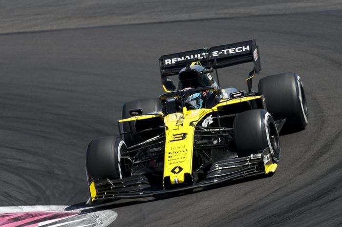 Pembalap Renault, Daniel Ricciardo herus rela posisinya melorot dari urutan ketujuh ke P11  usai meraih penalti ganda usai F1 Prancis 2019