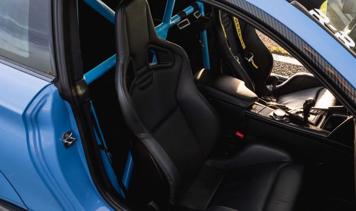 BMW M4 pasang jok semi bucket lansiran Recaro Sportster CS