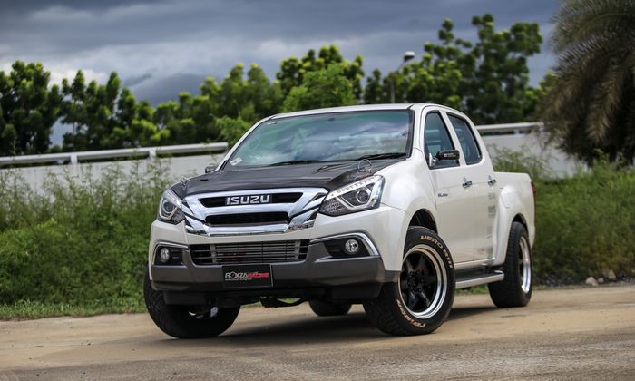 Isuzu D Max Berwajah Mu X Pede Bergaya Racing Dengan Kaki Merunduk Gridoto Com