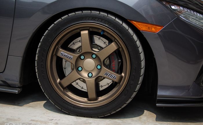 Modifikasi Honda Civic Turbo pasang pelek Volk Racing TE37 17 inci