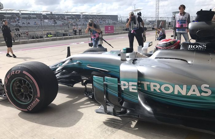 Lewis Hamilton menjadi pembalap tercepat dalam latihan hari Jumat di sirkuit Austin, GP F1 Amerika