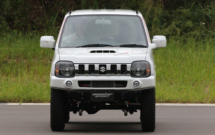 Tampilan depan modifikasi simpel Suzuki Jimny WIde