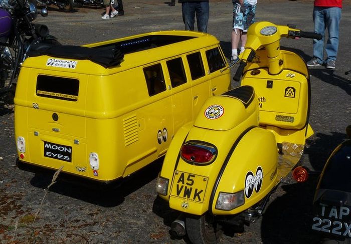 Yang klasik memang asyik, pakai logo Mooneyes Inc. juga lho