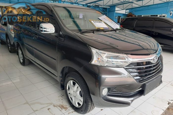 Perbandingan harga dan spesifikasi Daihatsu Xenia dengan Suzuki Ertiga tahun 2015 bekas