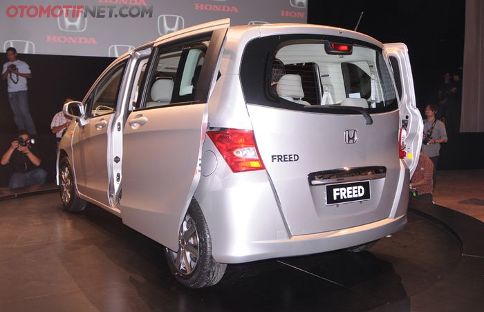 Honda Freed saat peluncuran di Jakarta, 2009